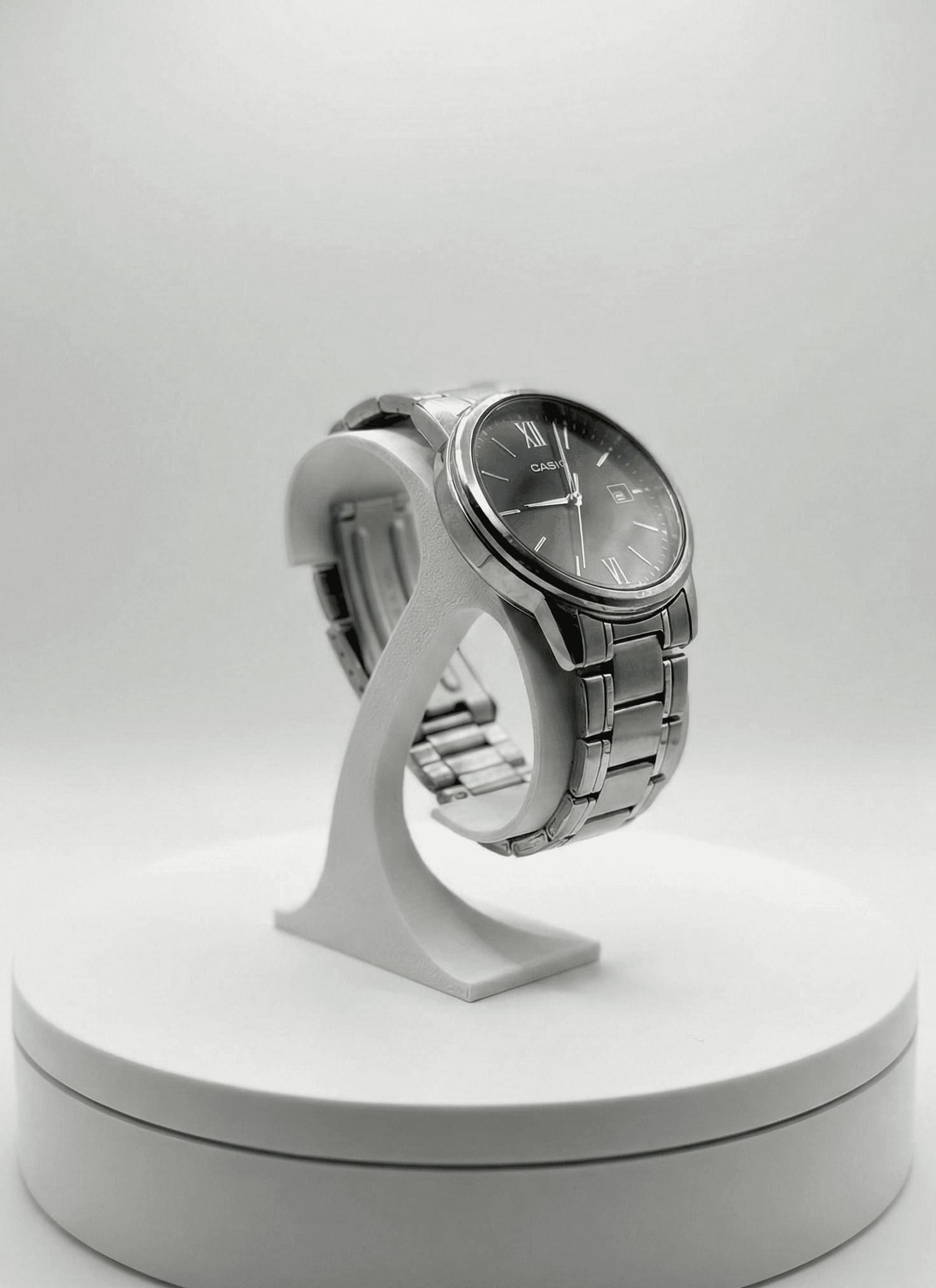 Minimalist Saat Standı - Modern Sergileme Vitrini